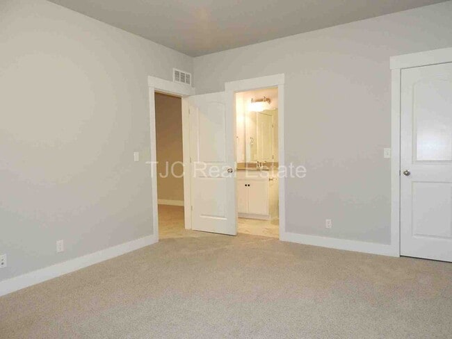 Building Photo - Central Park Home for Rent! Mountain Views!