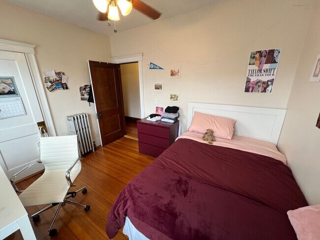 Building Photo - 9/1 Spacious Davis Sq 3BR w/EIK right by T...