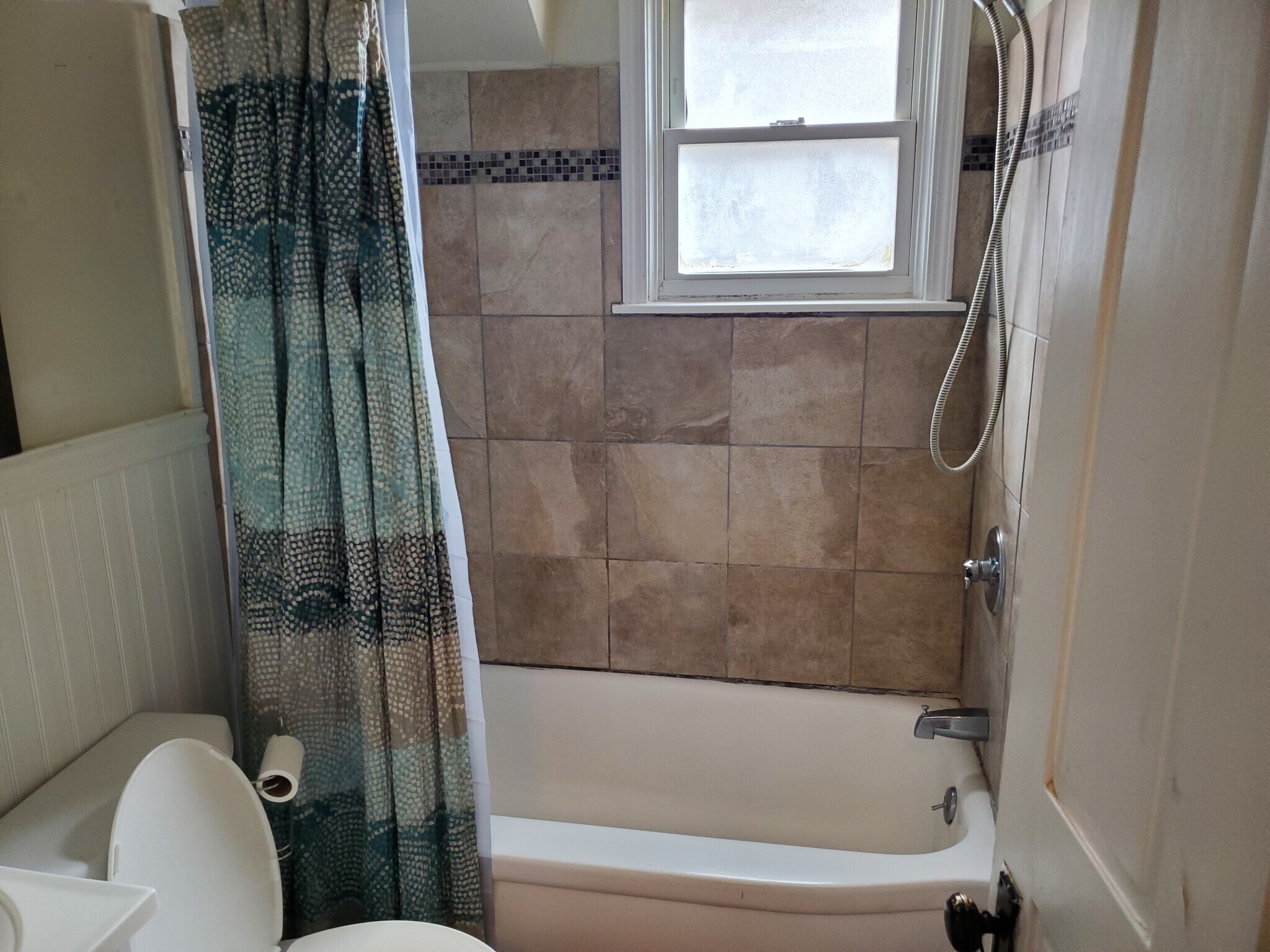 Building Photo - 215 W Chestnut St