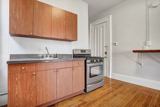 Interior Photo - 33-35 Howe Street