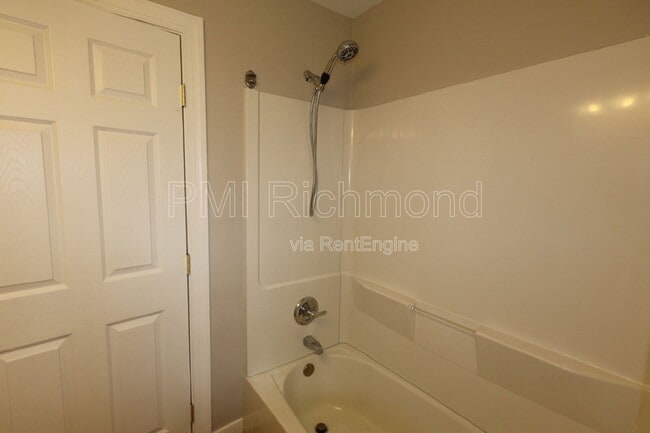 Building Photo - 511 Highland Dr