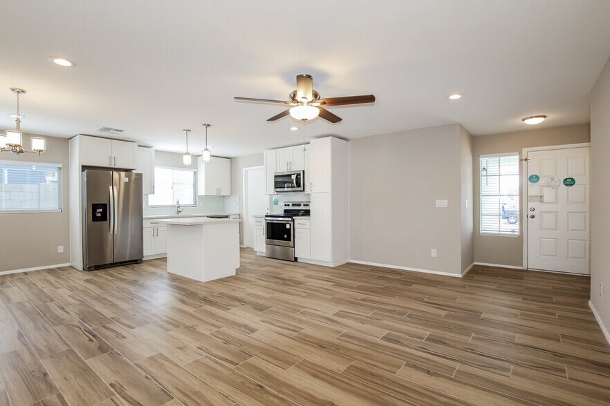 Building Photo - 11239 N 65th Ave