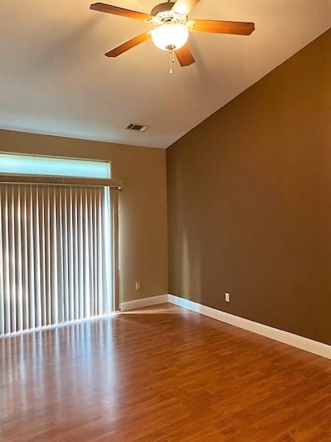 Building Photo - 518 Castenda Dr