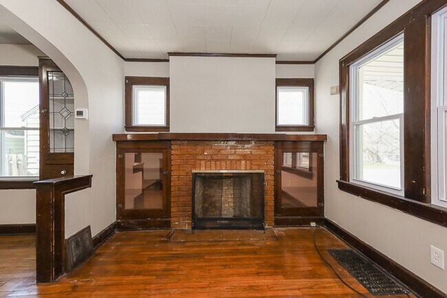 Building Photo - 2 Bedroom 1 bath Single Family Home