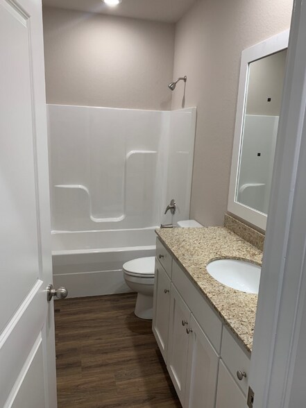 Building Photo - 403 N Otoe St