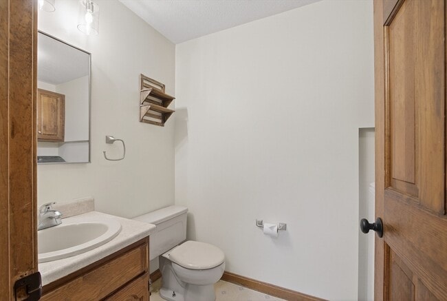 Building Photo - A 11 Scotty Hollow Dr