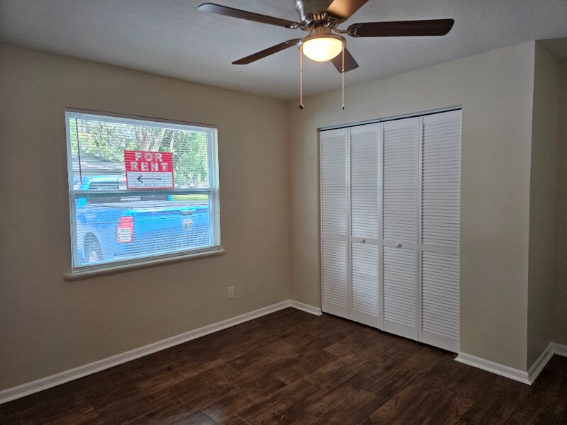 Building Photo - 3950 SE 17th Ct