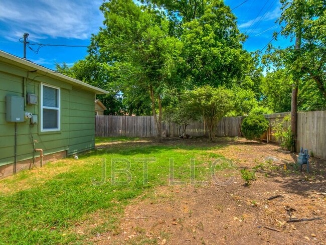 Building Photo - 2132 Andover Ct