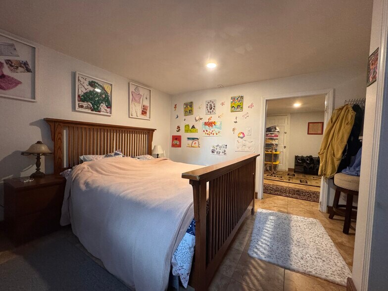 Building Photo - 10 Webster St