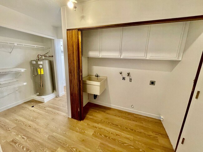 Building Photo - Remodeled Three Bedroom Home in Desirable Bloomington
