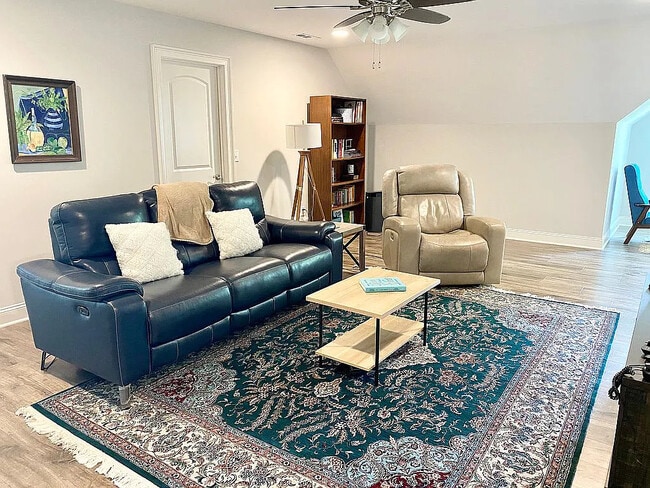 Building Photo - 248 Bluegrass Dr