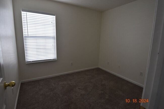 Building Photo - Three Bedroom Home in Greenfield