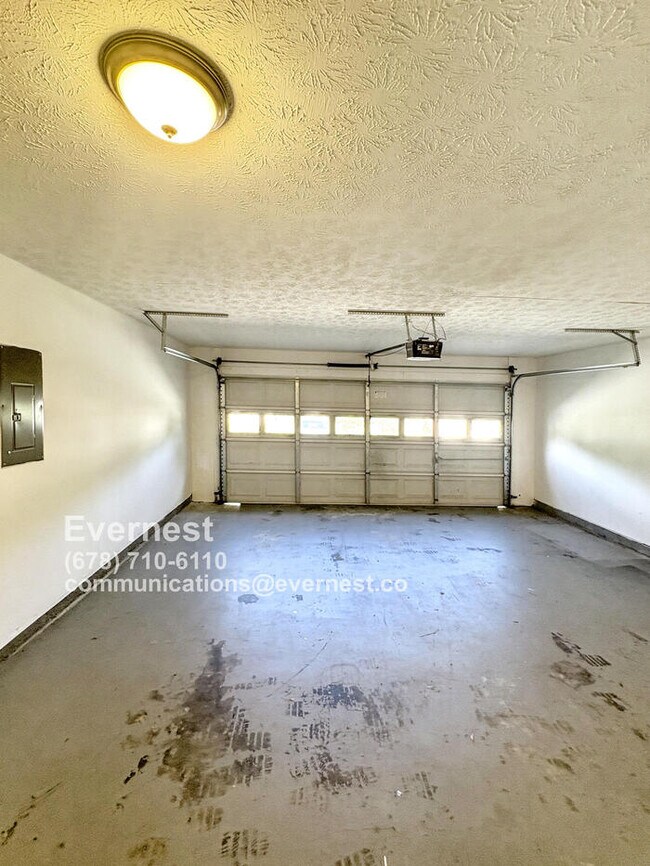 Building Photo - 1605 Brook Ln