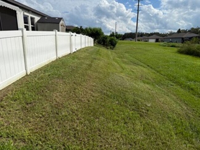 Building Photo - 16119 Florets Dr