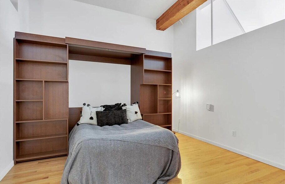 Building Photo - 1555 California St