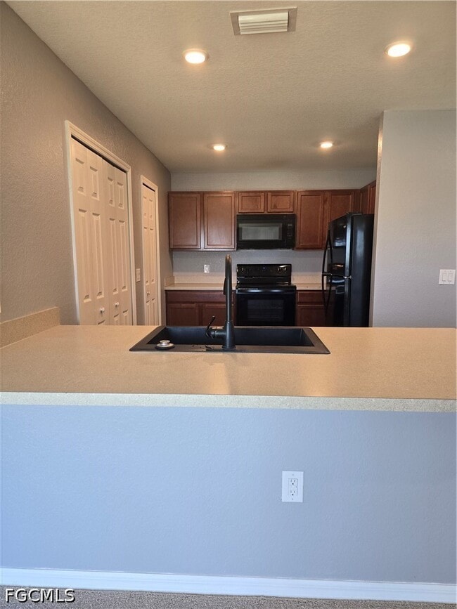 Building Photo - 2122 NE 13th Pl