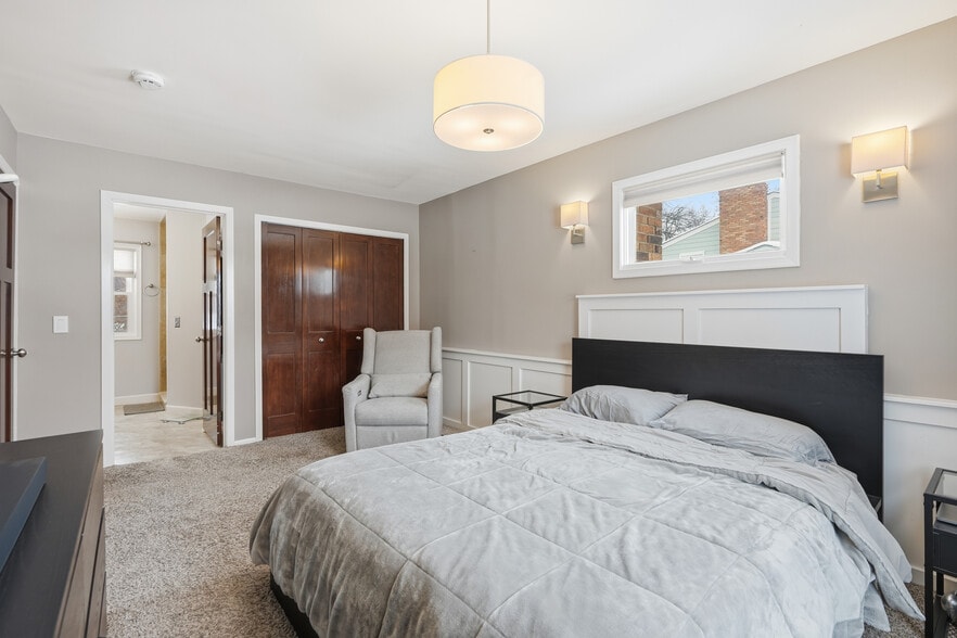 Building Photo - 7048 Montrose Rd