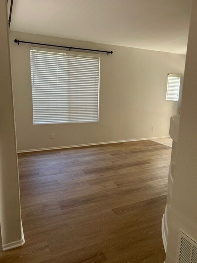 Building Photo - 2-Bedroom 2-Bath Rancho Santa Margarita Home