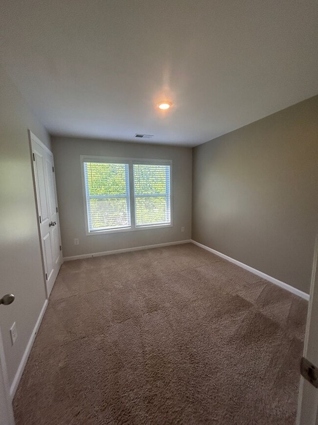 Building Photo - Modern Fountain Park Townhome with Open Floor Plan & 9’ Ceilings