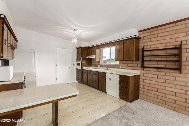 Building Photo - 16381 S Observatory Pl