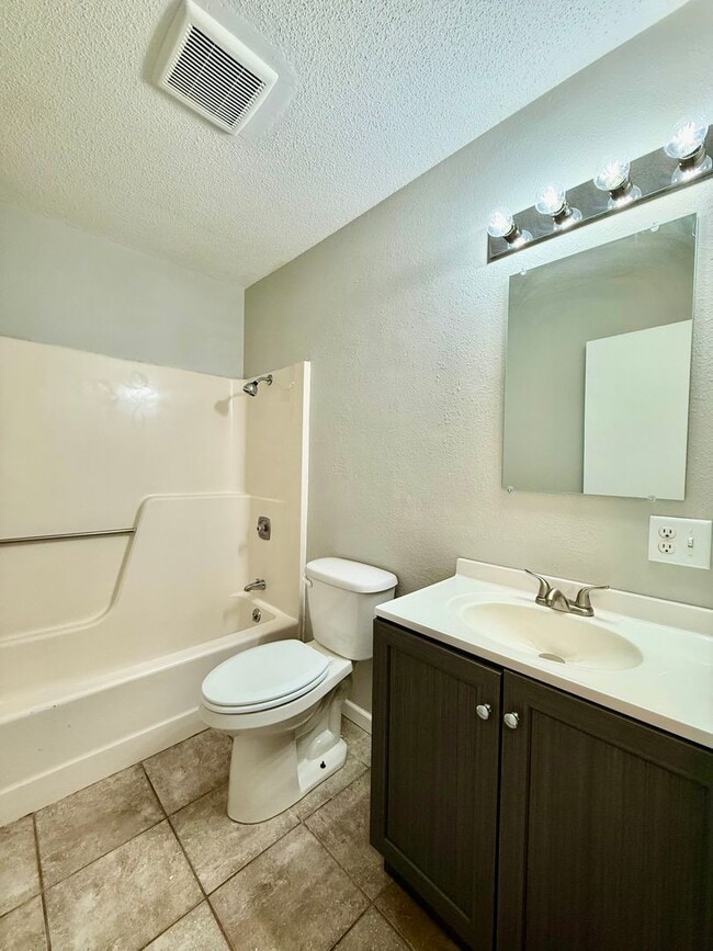 Building Photo - 1110/1114 2nd St SE