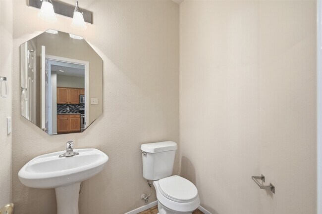 Building Photo - 22914 Breton Point Dr
