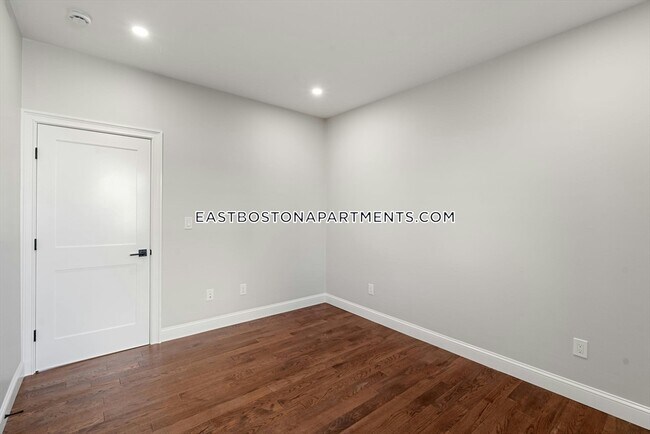 Building Photo - 120 St Andrew Rd