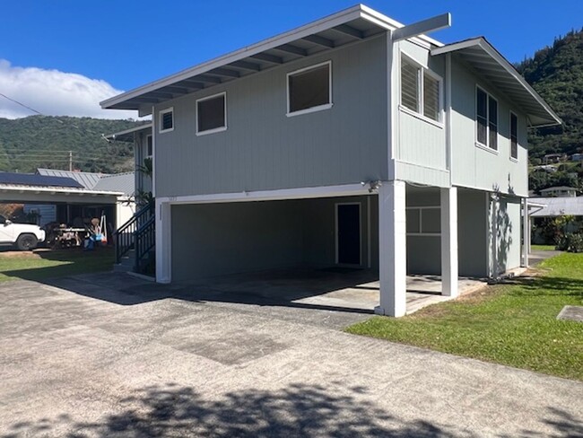 Building Photo - Right in the Heart of Manoa Valley - Fully...