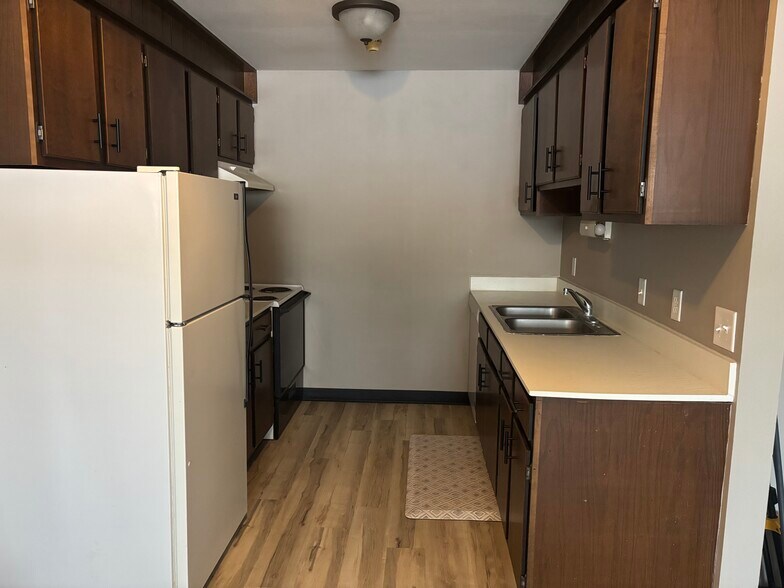 Building Photo - 704 9th St NW