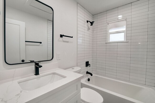 Building Photo - Newly Renovated One Bedroom near ASU in Te...