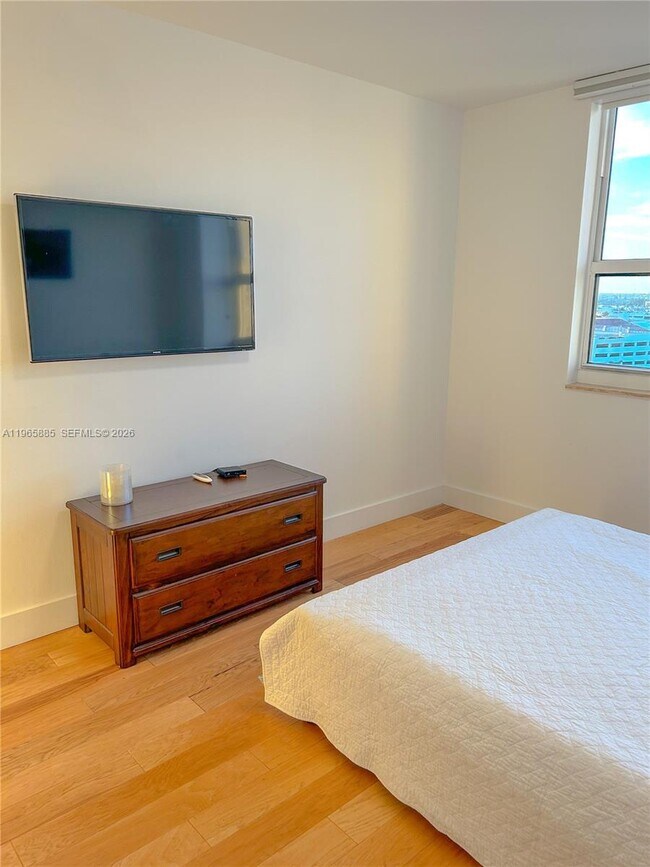 Building Photo - 19501 W Country Club Dr