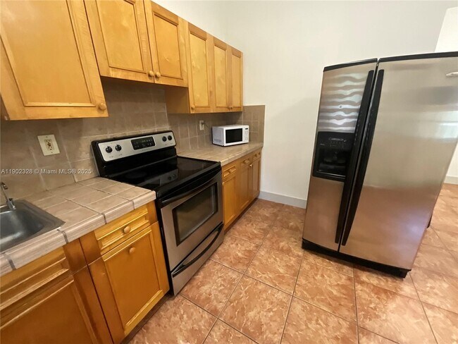 Building Photo - 12500 SW 43rd St