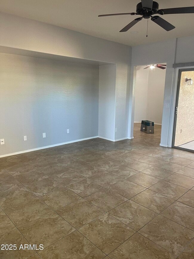 Building Photo - 4 W Saddle Way