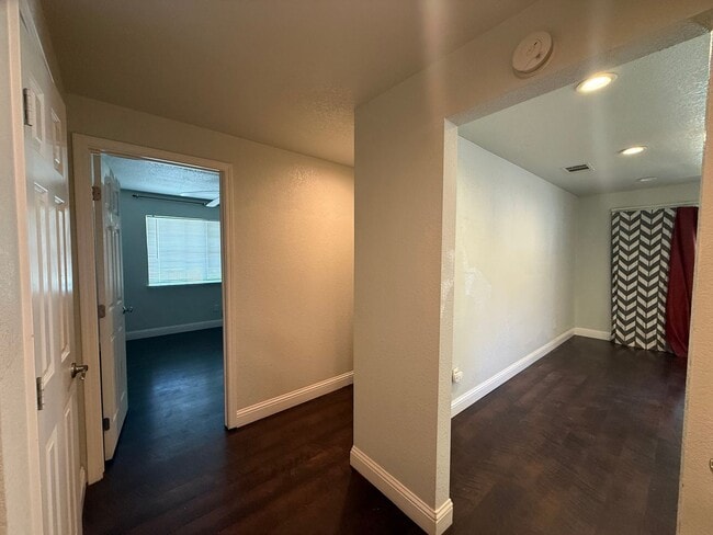 Building Photo - 7400 Loma Verde Way
