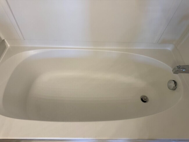 Building Photo - Room in Townhome on Averette Hill Dr