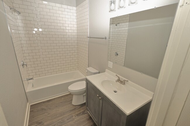 Building Photo - 621 Kiowa St