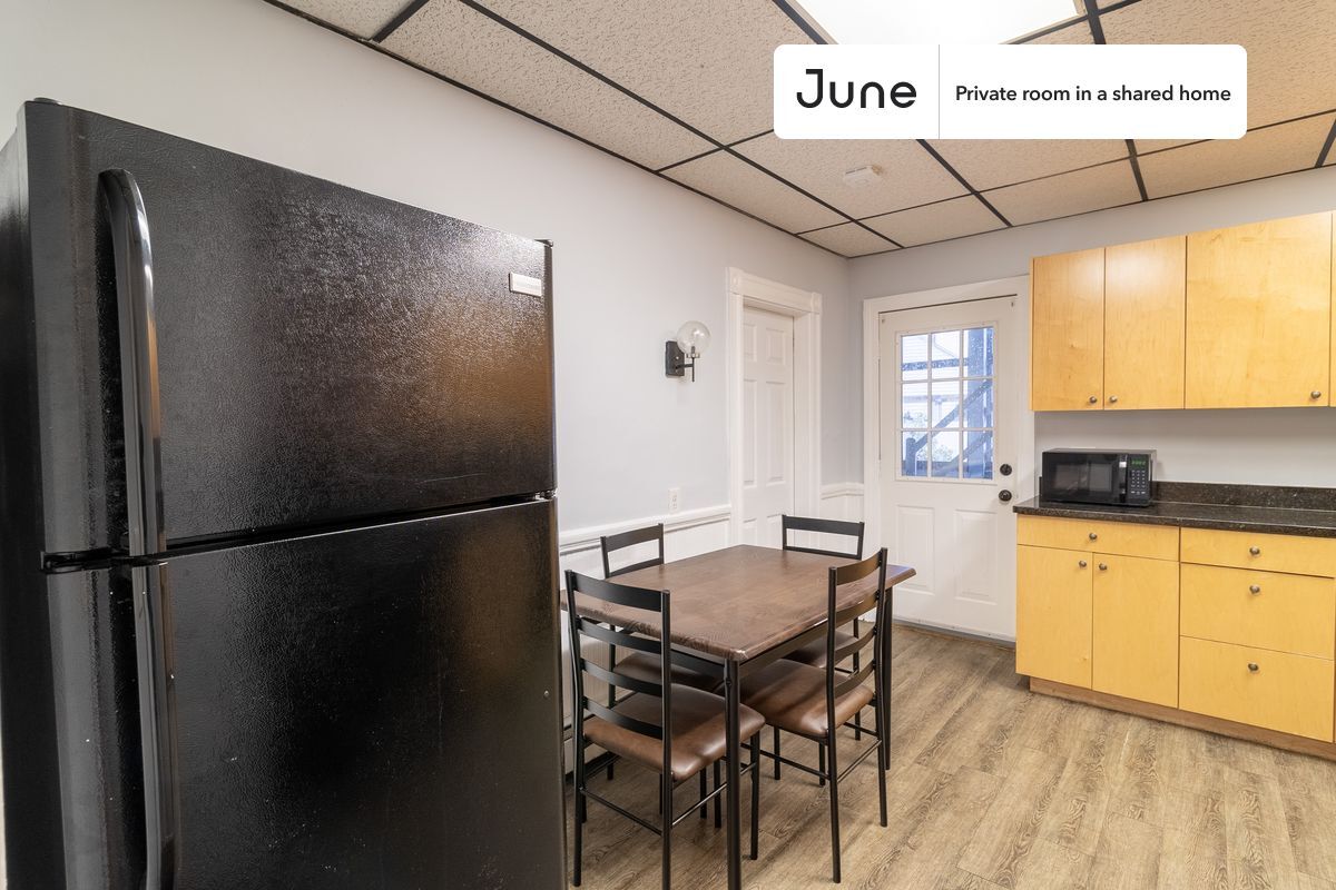 Building Photo - Room in Shared 3 bed/1 bath home