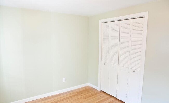 Building Photo - 23 Evergreen St