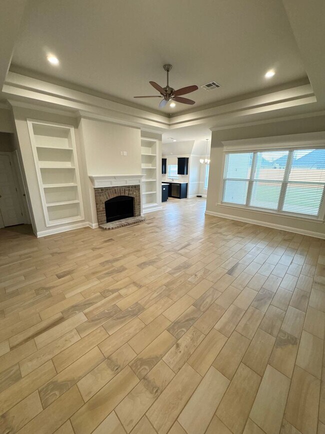 Building Photo - Legacy Neighborhood!