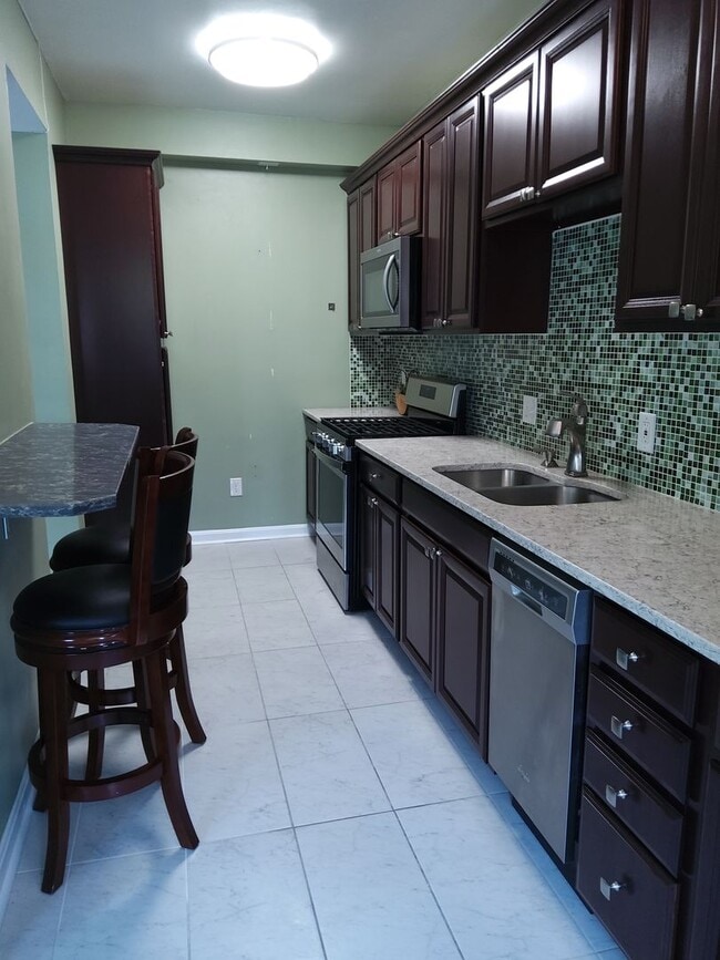 Building Photo - Two Bedroom/ Two Bath Condo at Falls Garde...
