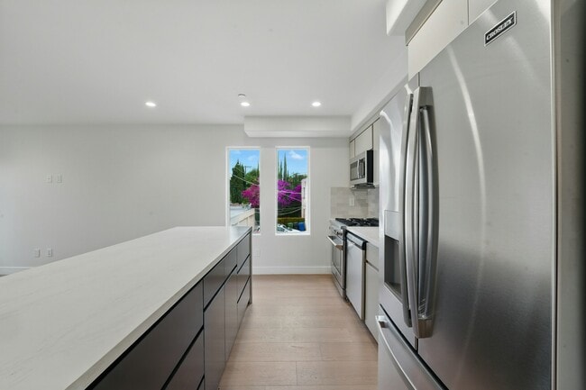 Building Photo - 8234 Blackburn Ave