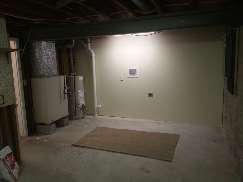 Washer/Drier hookups utility room - 224 S Sage Cir