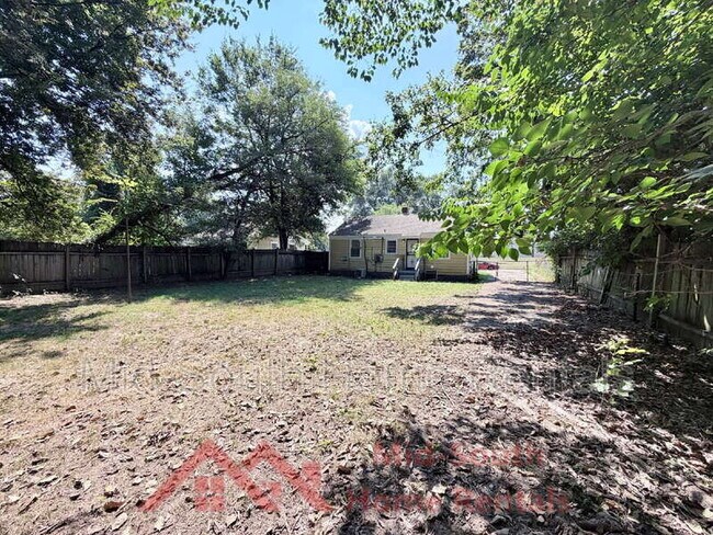 Building Photo - 566 Burlington Cir