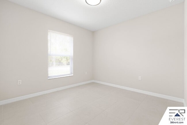 Building Photo - FULLY FENCED, LIKE- NEW 3/2/1 TOWNHOUSE ON A CUL DE SAC IN BEAUTIFUL SEMINOLE WOODS