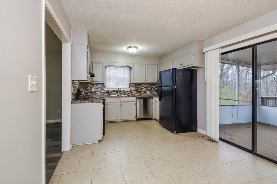 Building Photo - 3504 Sandra Dr