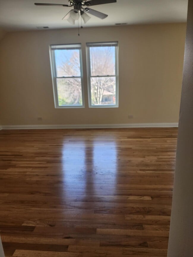 Building Photo - 1921 Darrow Ave