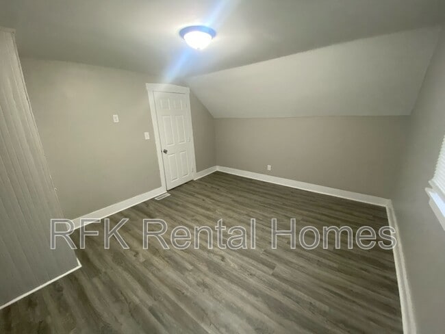 Building Photo - 108 N 6th St