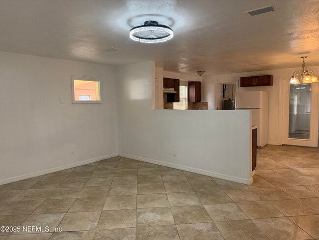 Building Photo - 2490 Woolery Dr