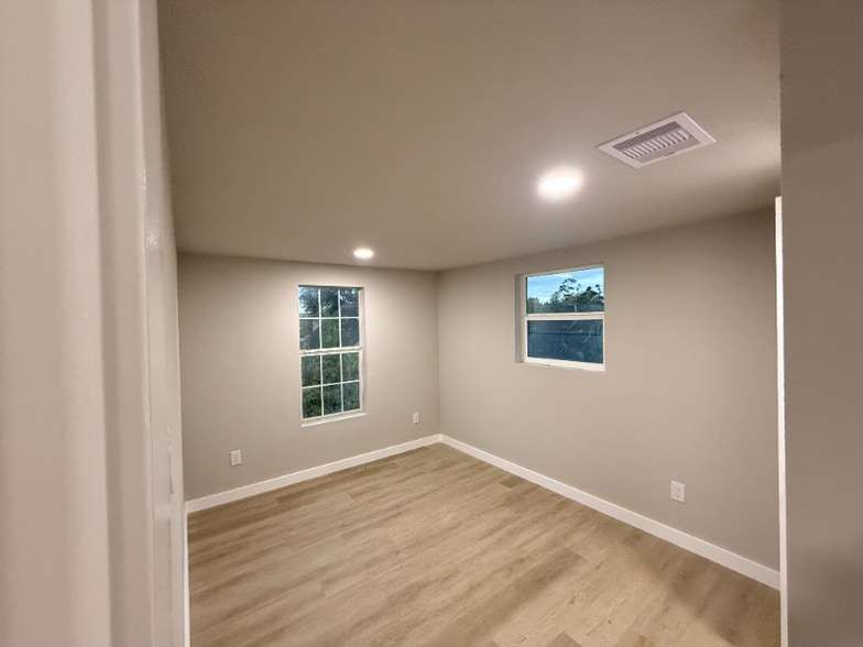 Building Photo - 5238 Pease St