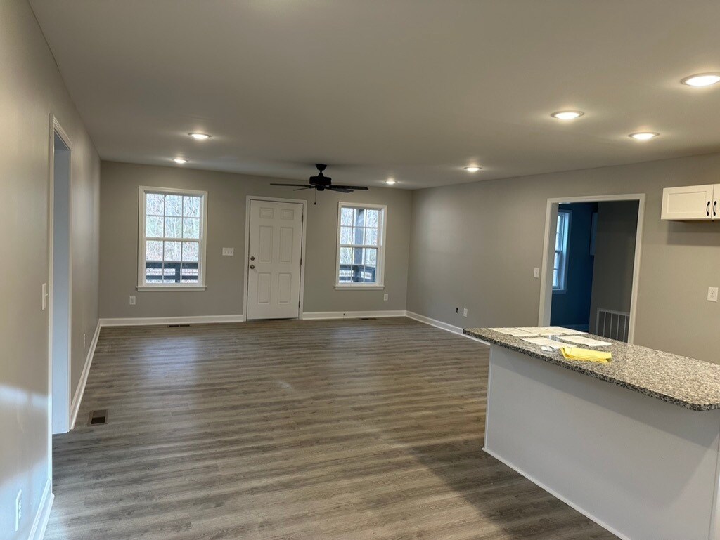 Building Photo - 735 Tussey St